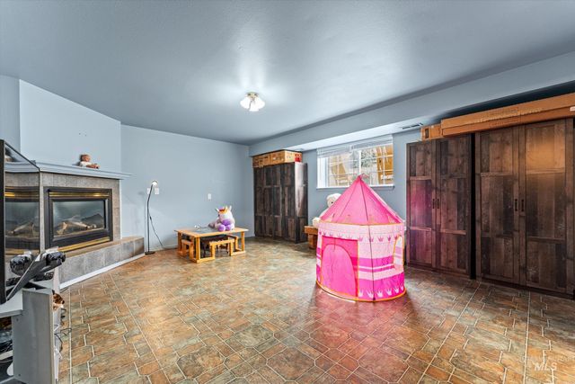 3892 E Eisenhower Dr, Meridian, ID 83642