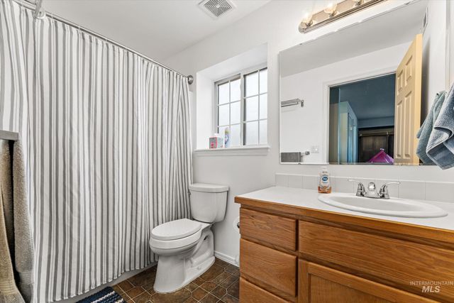 3892 E Eisenhower Dr, Meridian, ID 83642