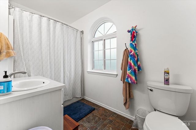 3892 E Eisenhower Dr, Meridian, ID 83642