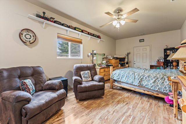 3892 E Eisenhower Dr, Meridian, ID 83642