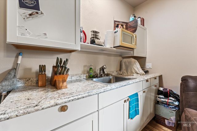 3892 E Eisenhower Dr, Meridian, ID 83642