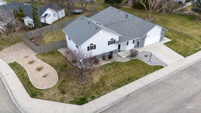 3892 E Eisenhower Dr, Meridian, ID 83642