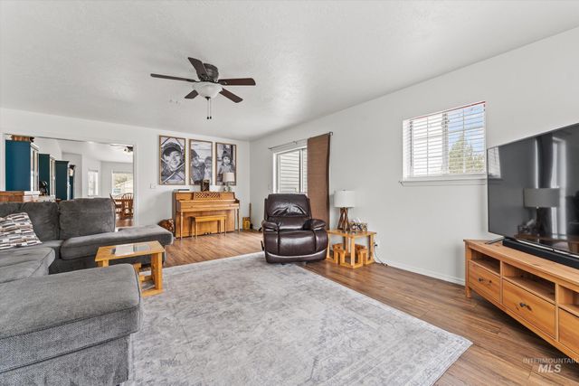 3892 E Eisenhower Dr, Meridian, ID 83642