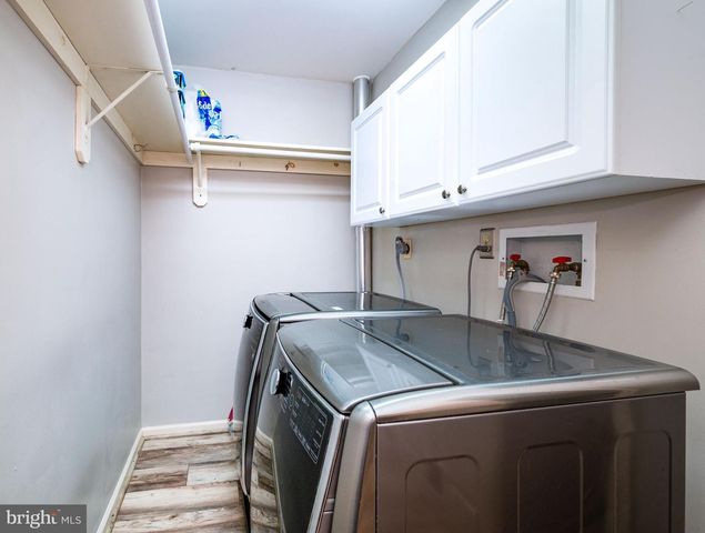 2001 MEADOW GLN, Wyomissing, PA 19610