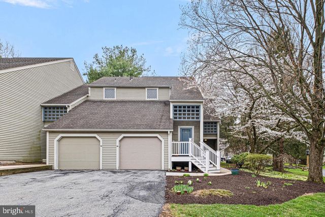 2001 MEADOW GLN, Wyomissing, PA 19610