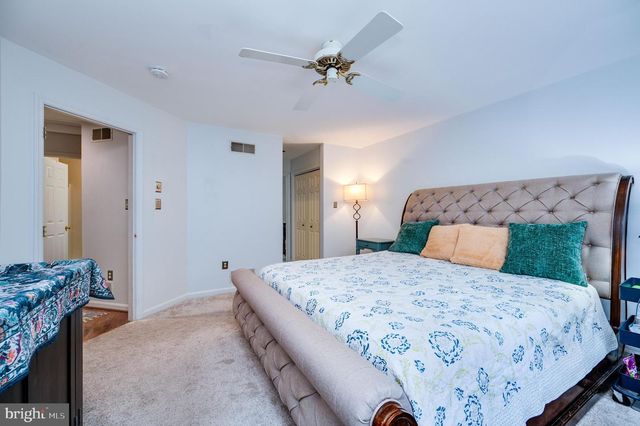 2001 MEADOW GLN, Wyomissing, PA 19610