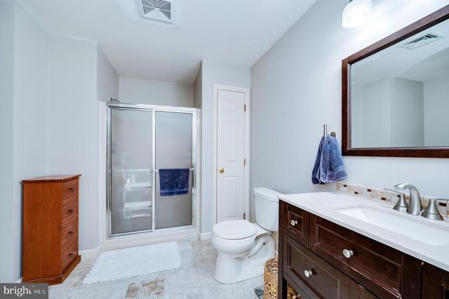 2001 MEADOW GLN, Wyomissing, PA 19610