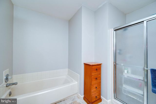 2001 MEADOW GLN, Wyomissing, PA 19610