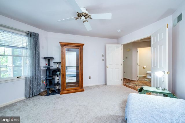 2001 MEADOW GLN, Wyomissing, PA 19610