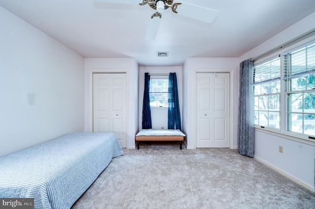 2001 MEADOW GLN, Wyomissing, PA 19610