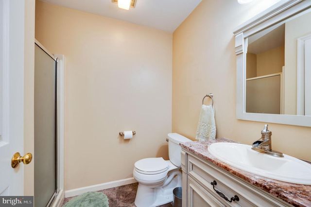 2001 MEADOW GLN, Wyomissing, PA 19610