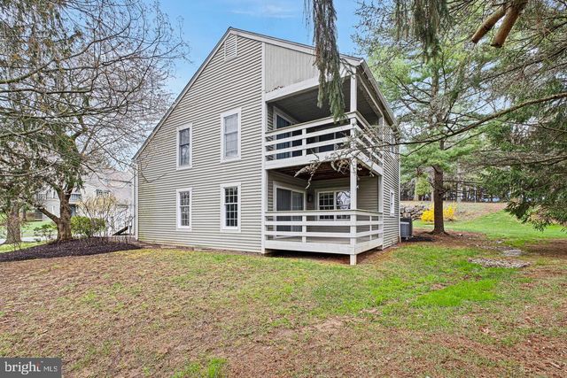 2001 MEADOW GLN, Wyomissing, PA 19610