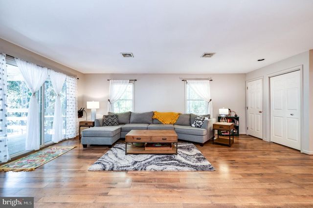 2001 MEADOW GLN, Wyomissing, PA 19610
