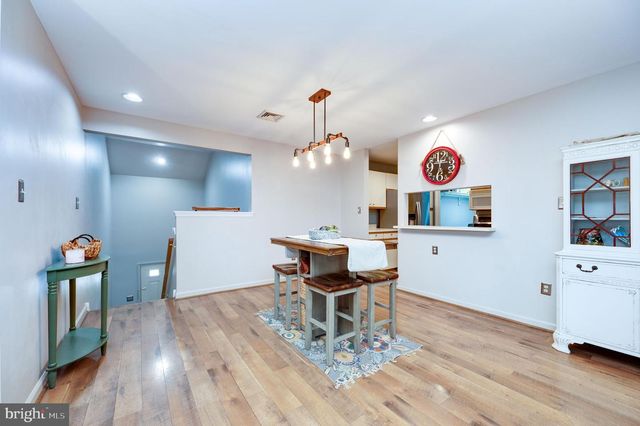 2001 MEADOW GLN, Wyomissing, PA 19610