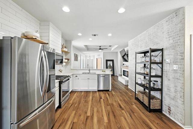126 Silktassel WAY, Buda, TX 78610