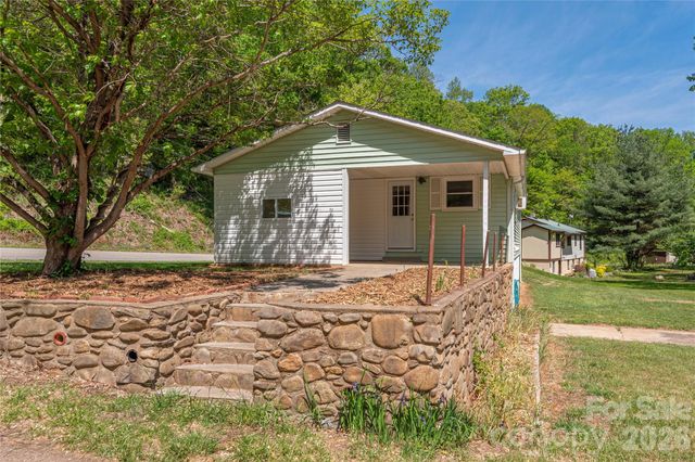 1140 Groundhog Road, Canton, NC 28716
