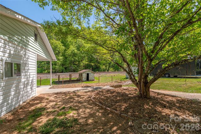 1140 Groundhog Road, Canton, NC 28716