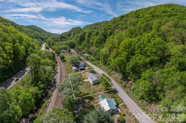1140 Groundhog Road, Canton, NC 28716