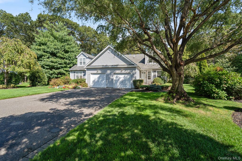 10 Gettysburg Drive, Port Jefferson Station, NY 11776