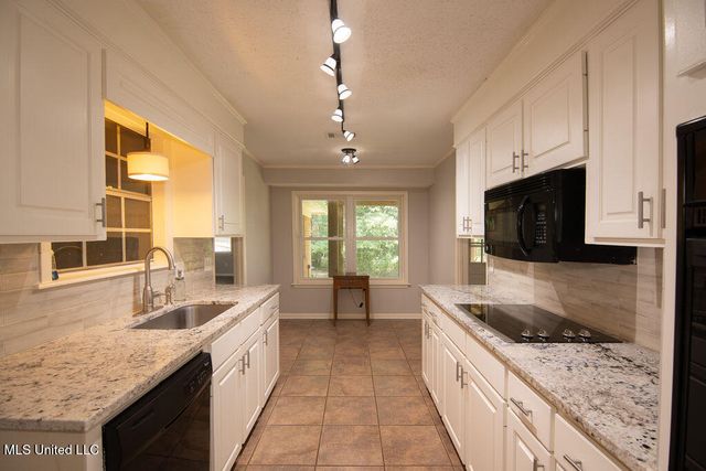 60 Summit Ridge Drive, Brandon, MS 39042