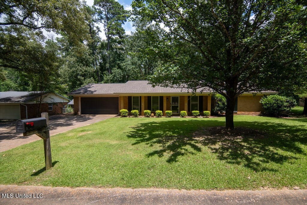 60 Summit Ridge Drive, Brandon, MS 39042