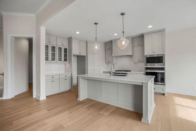 2509 W 175th Place, Overland Park, KS 66085