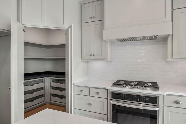 2509 W 175th Place, Overland Park, KS 66085