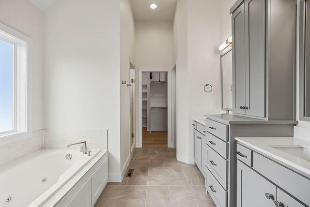 2509 W 175th Place, Overland Park, KS 66085