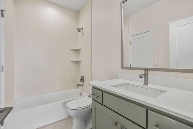 2509 W 175th Place, Overland Park, KS 66085