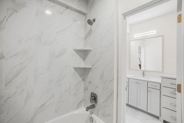 2509 W 175th Place, Overland Park, KS 66085