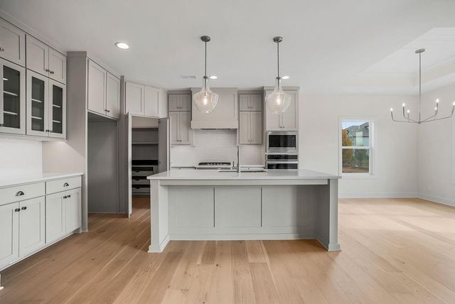 2509 W 175th Place, Overland Park, KS 66085