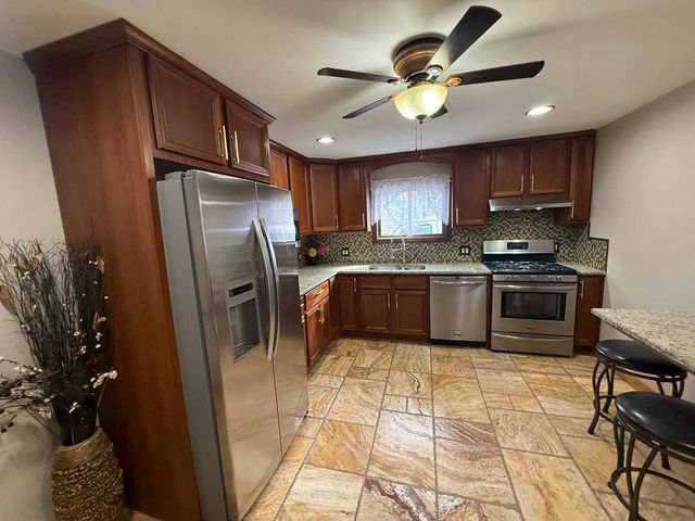 1010 Osmond Avenue, Antioch, IL 60002