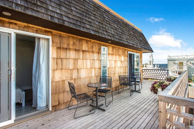 37 Bayview Walk, Cherry Grove, NY 11782