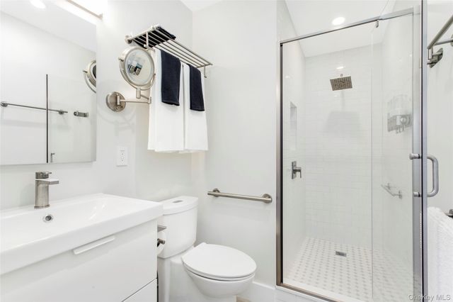 37 Bayview Walk, Cherry Grove, NY 11782