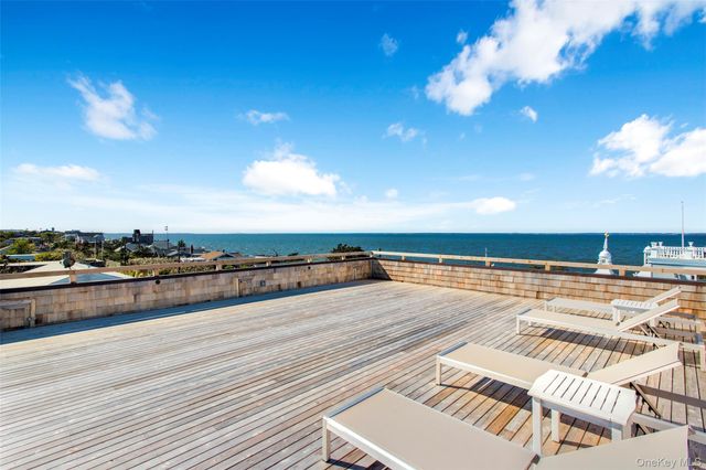 37 Bayview Walk, Cherry Grove, NY 11782
