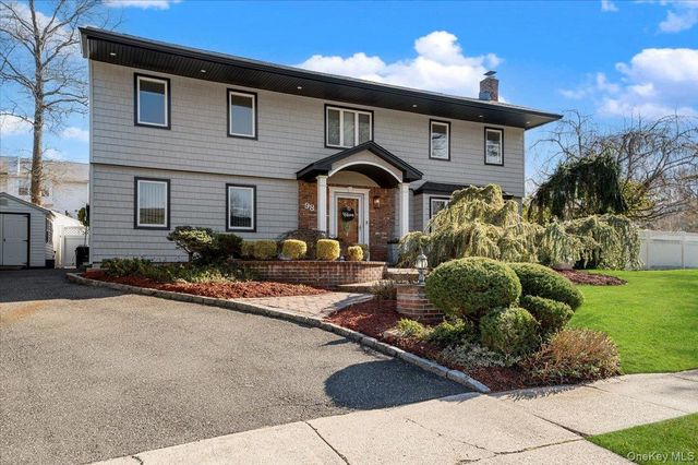 98 Barry Lane, Syosset, NY 11791