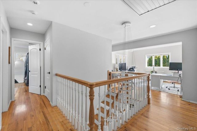 98 Barry Lane, Syosset, NY 11791