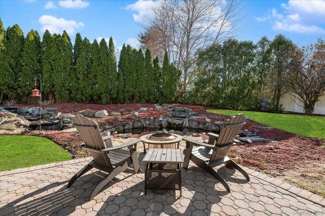 98 Barry Lane, Syosset, NY 11791