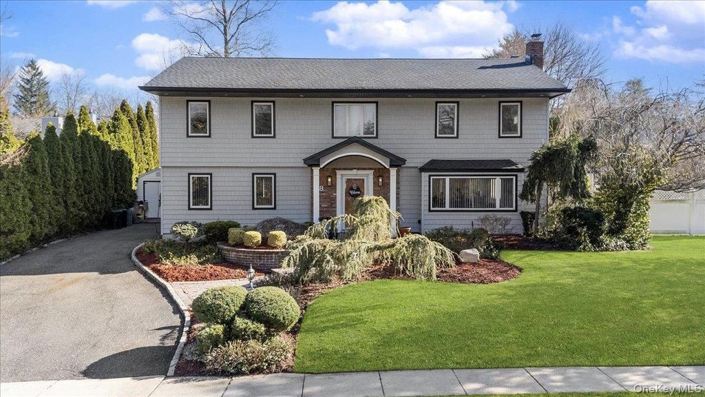 98 Barry Lane, Syosset, NY 11791
