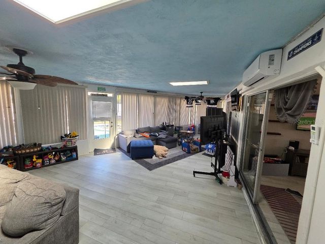 1387 S DISSTON AVENUE, Tarpon Springs, FL 34689