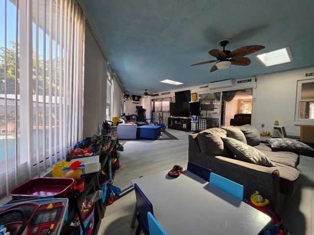1387 S DISSTON AVENUE, Tarpon Springs, FL 34689