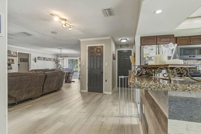 1387 S DISSTON AVENUE, Tarpon Springs, FL 34689