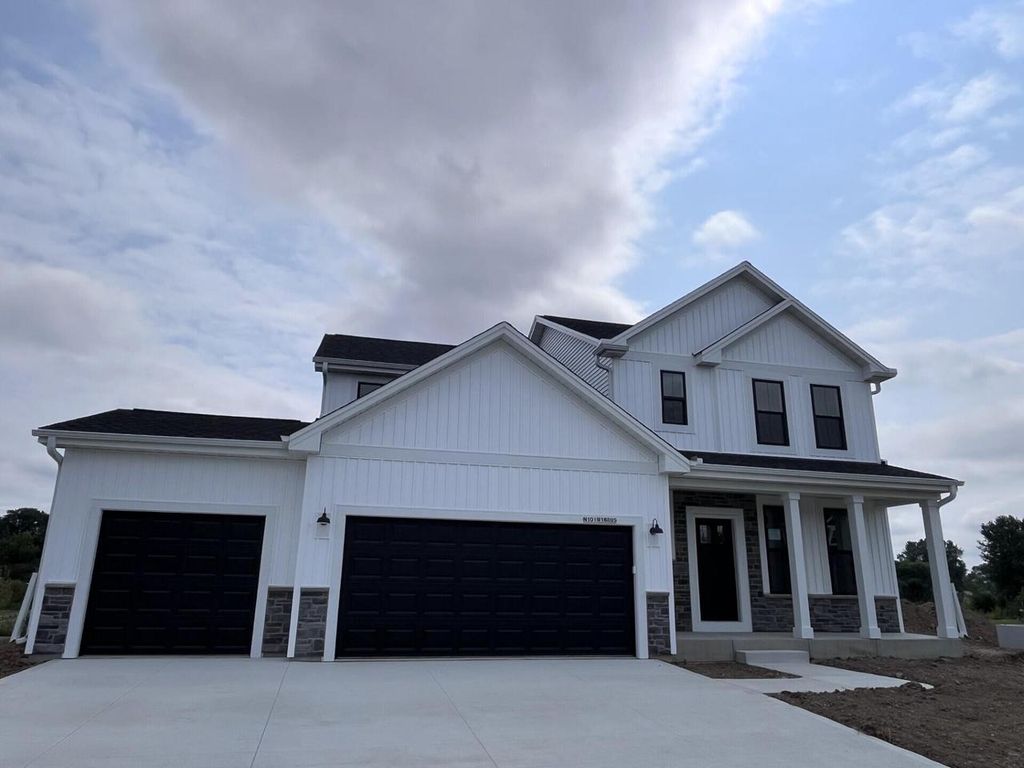 N101W16895 Tanglewood DRIVE, Germantown, WI 53022