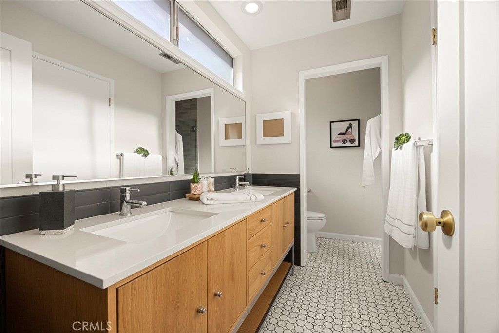 Image 36 of property listing at 620 E Glenwood, Fullerton, CA 92831