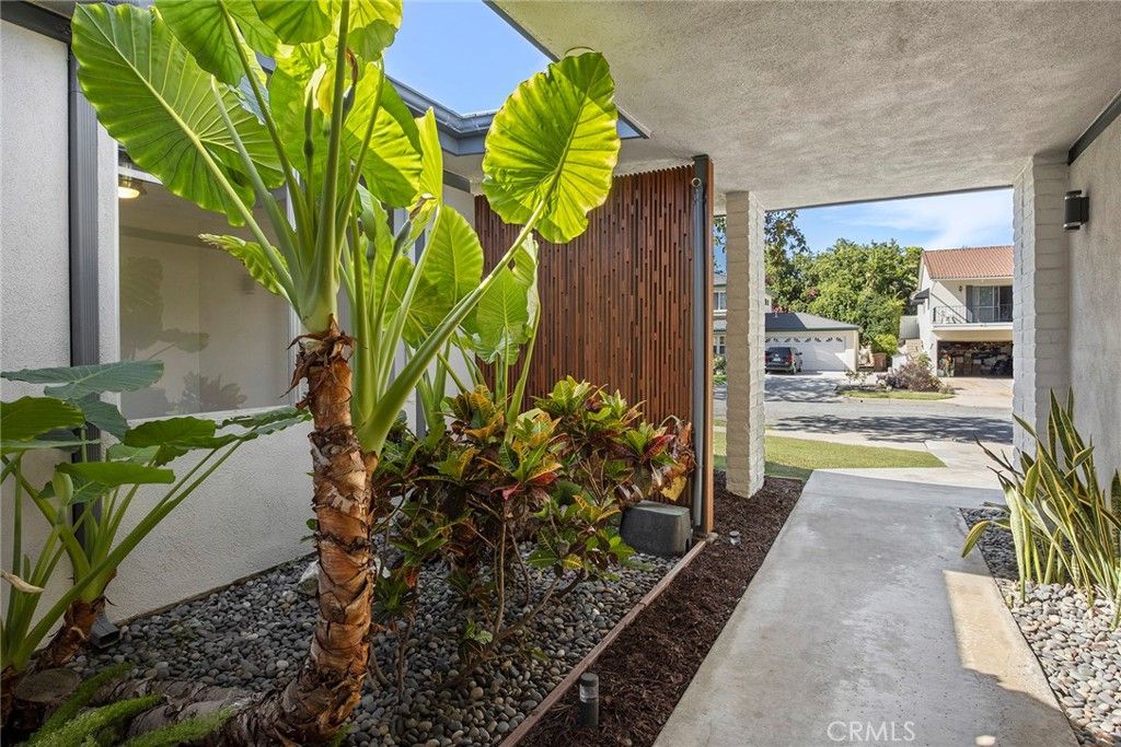 Image 5 of property listing at 620 E Glenwood, Fullerton, CA 92831