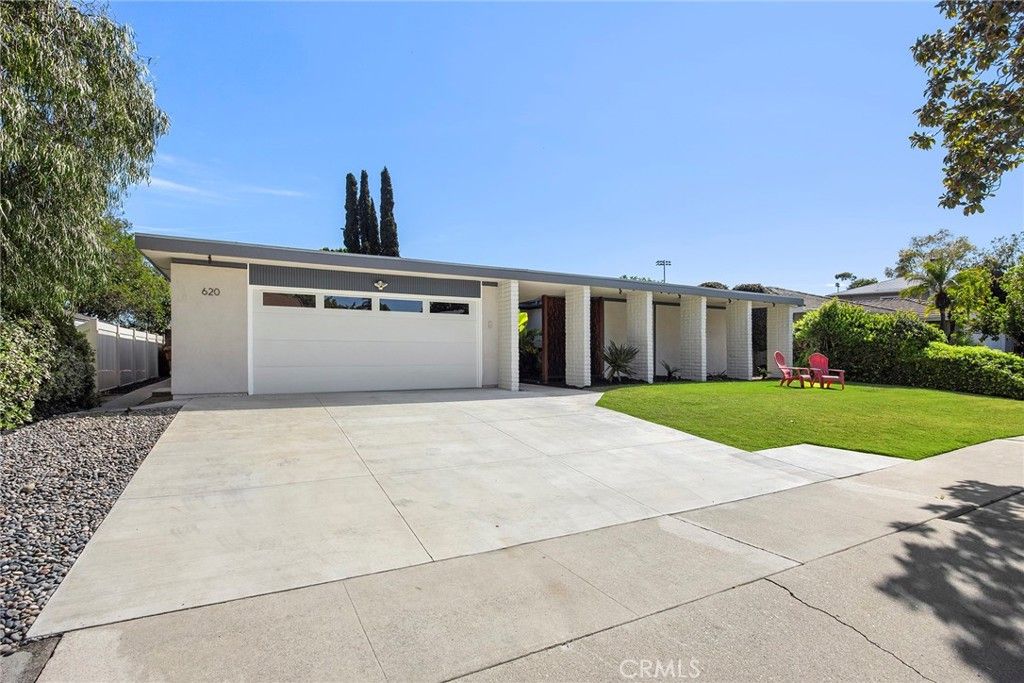 Image 6 of property listing at 620 E Glenwood, Fullerton, CA 92831