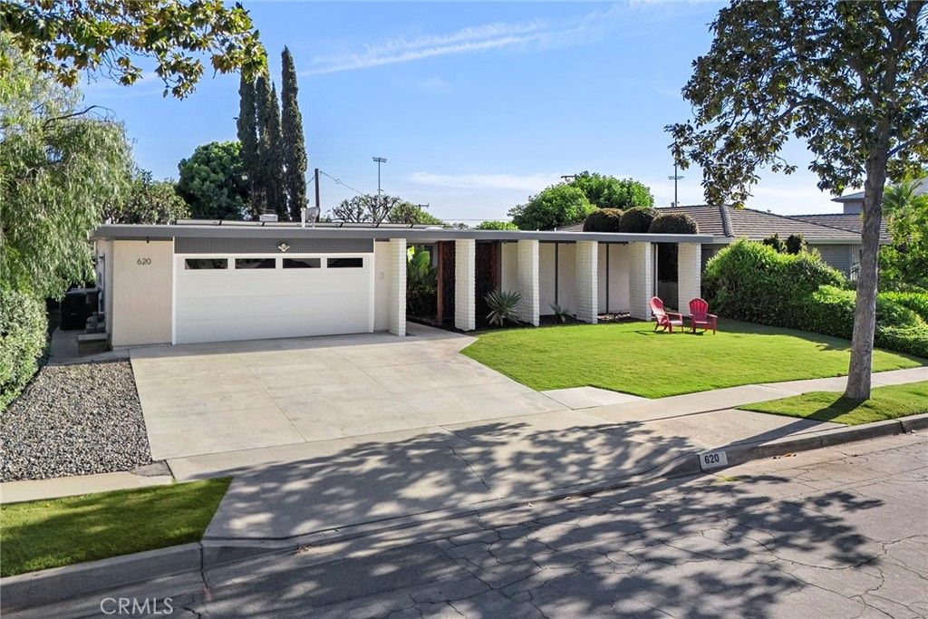 Image 7 of property listing at 620 E Glenwood, Fullerton, CA 92831