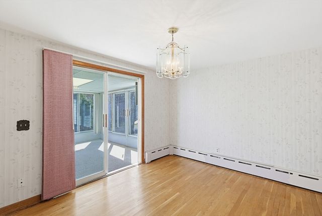 10 Brayton Rd, Tiverton, RI 02878