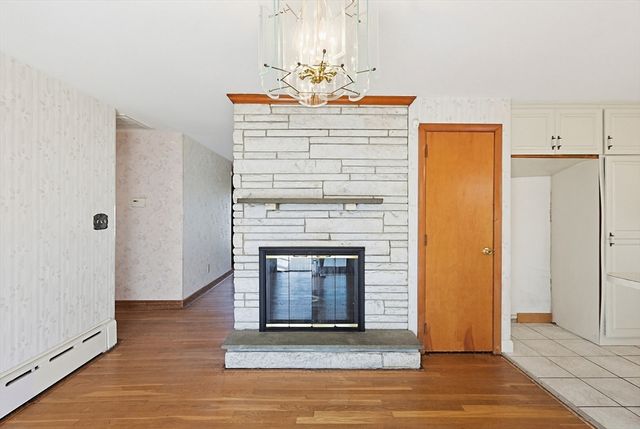 10 Brayton Rd, Tiverton, RI 02878