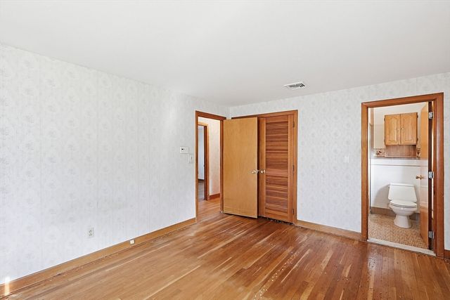 10 Brayton Rd, Tiverton, RI 02878